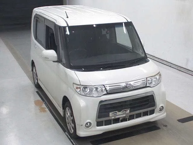 Daihatsu Tanto Лот № 2011
