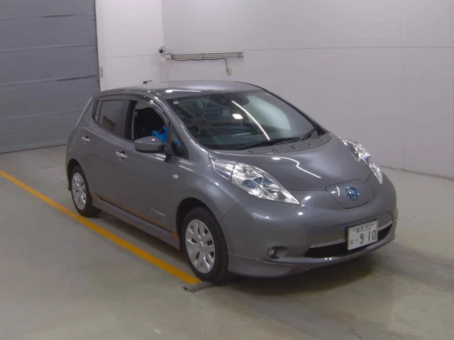 Nissan Leaf I (ZE0/AZE0)