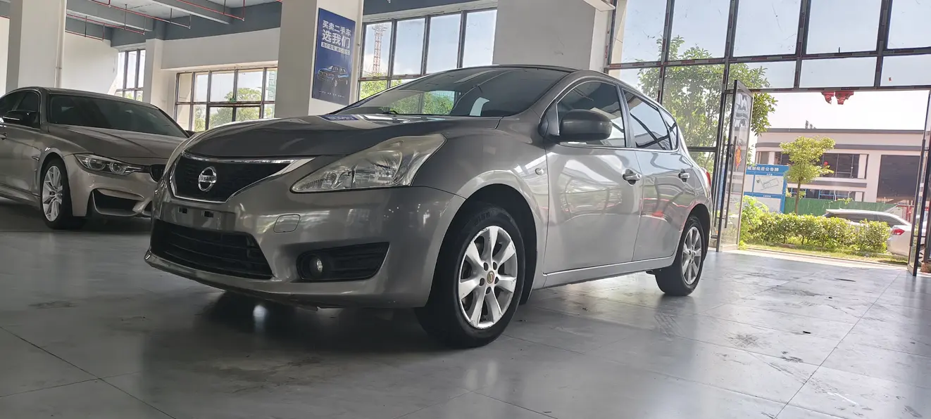 Nissan Tiida II