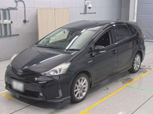 Toyota Prius Alpha Лот № 11012 2018