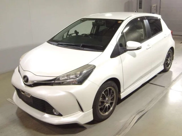 Toyota Vitz Лот № 2015