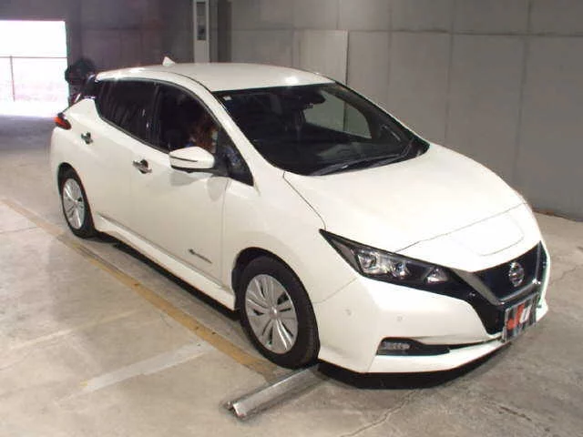 Nissan Leaf II (ZE1)