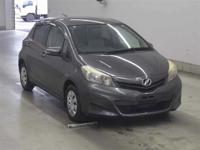 Toyota Vitz Лот № 25132 2011