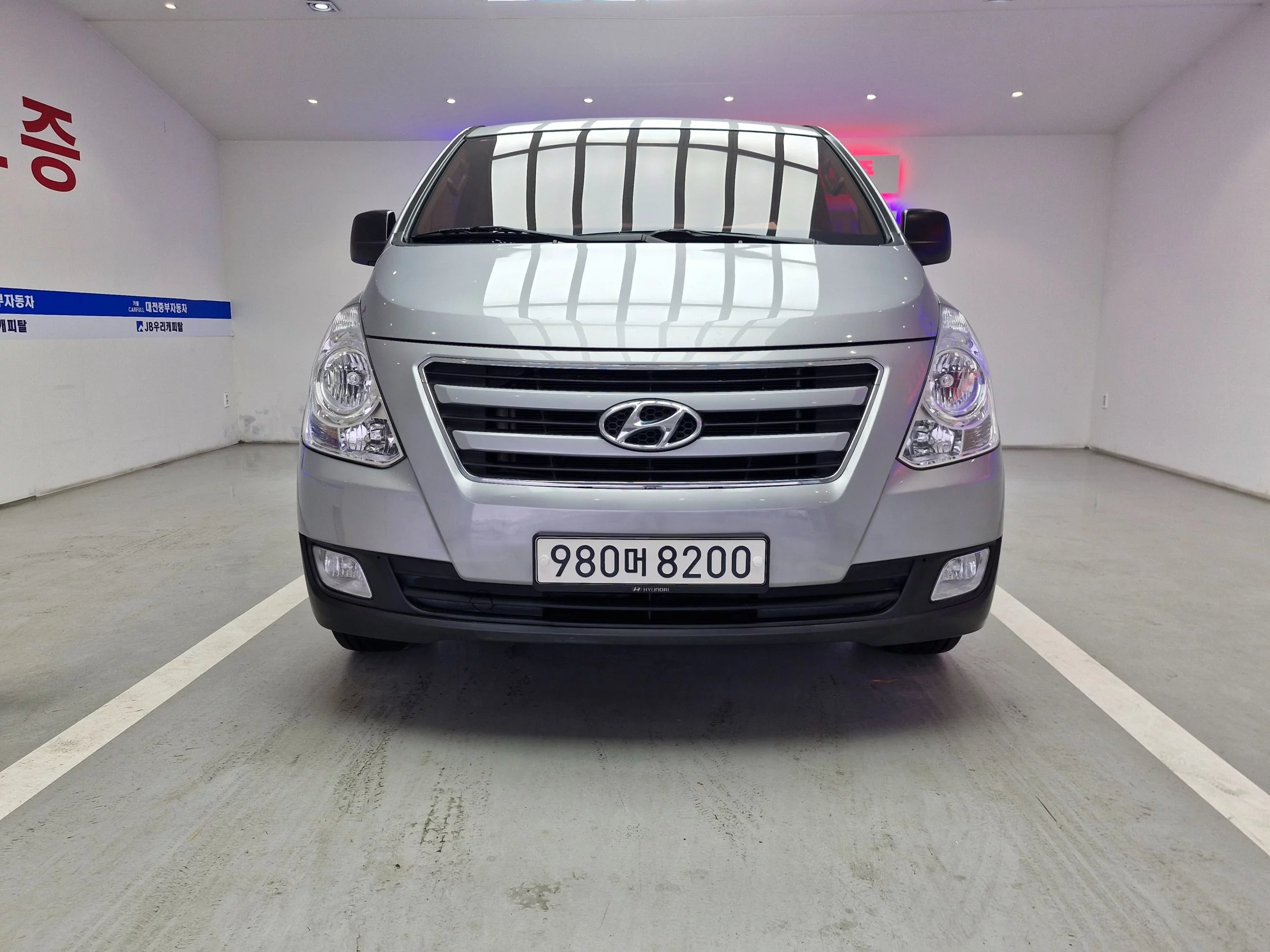 Hyundai Starex 5-Seater Van Modern 2017