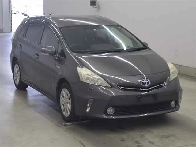 Toyota Prius Alpha Лот № 25026 2013
