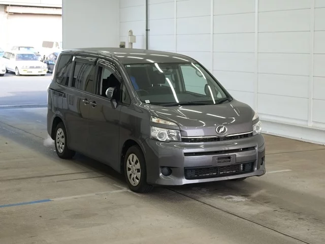 Toyota Voxy Лот № 2013