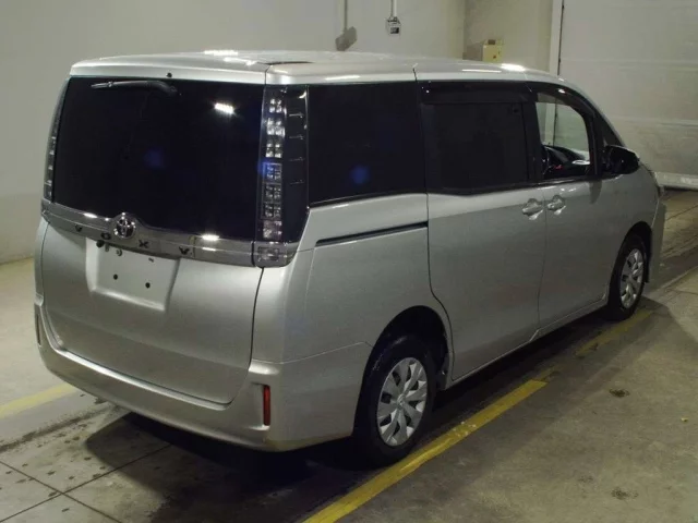 Toyota Voxy Лот № 2016