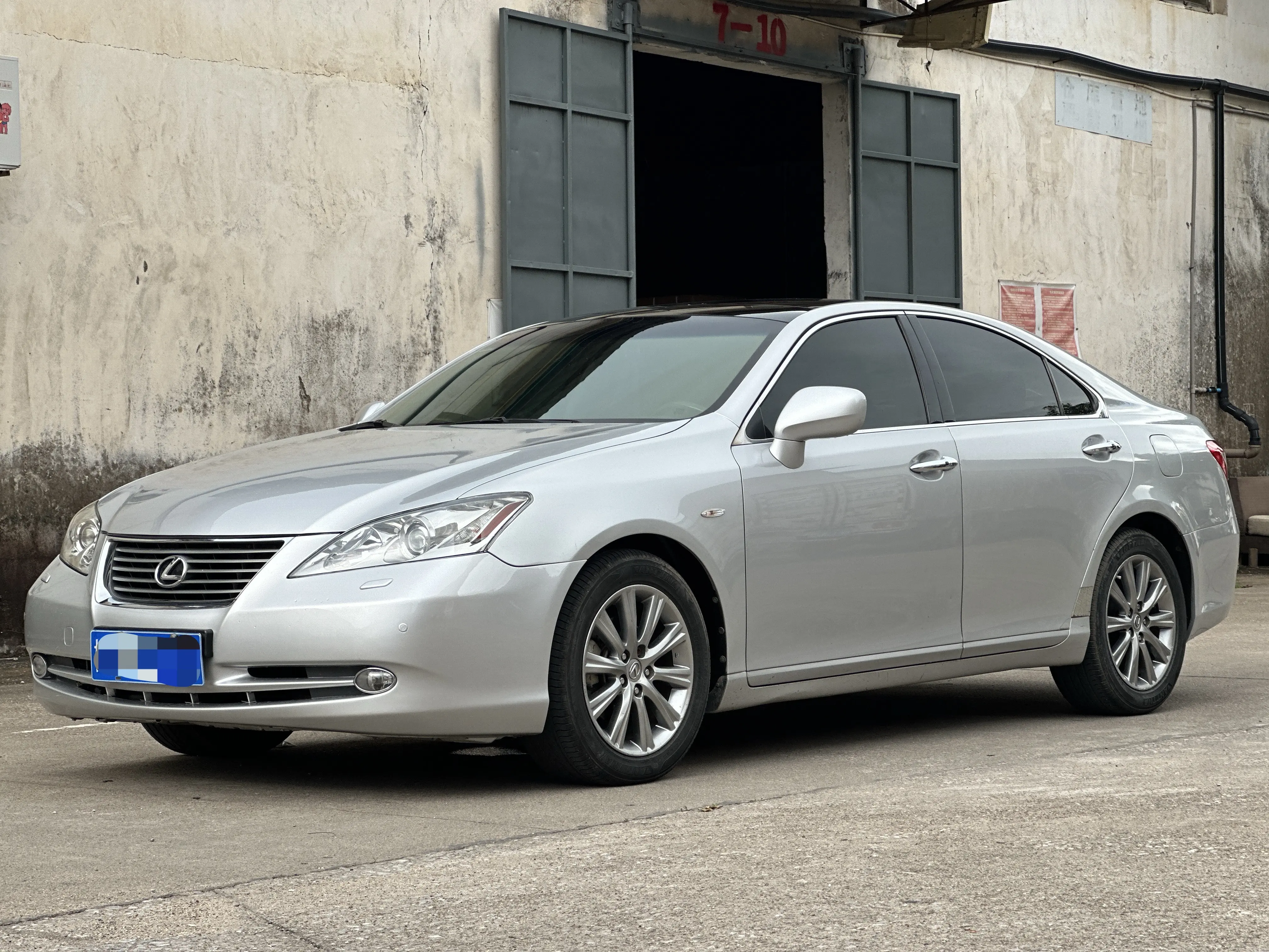 Lexus ES V