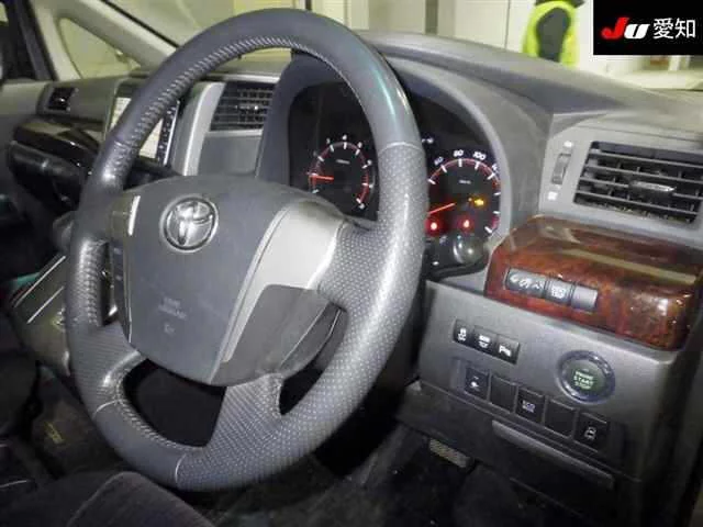 Toyota Vellfire Лот № 30899 2011