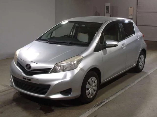 Toyota Vitz Лот № 2013