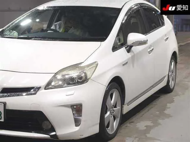 Toyota Prius III Рестайлинг (XW30)