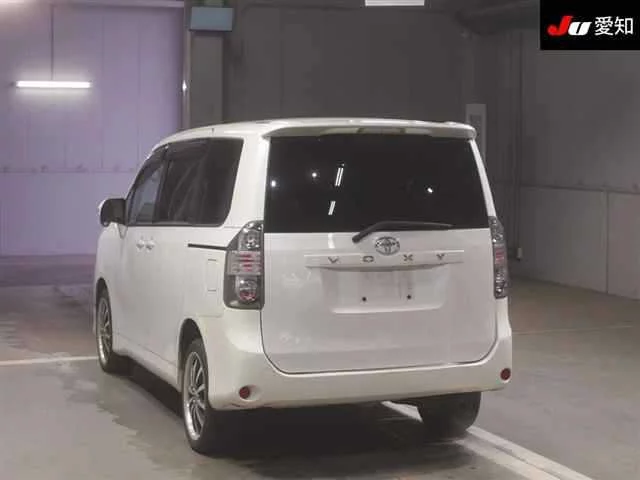 Toyota Voxy Лот № 30780 2010