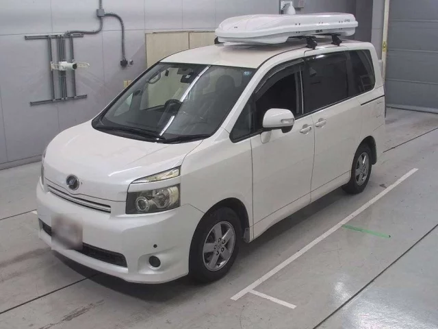 Toyota Voxy Лот № 30706 2009