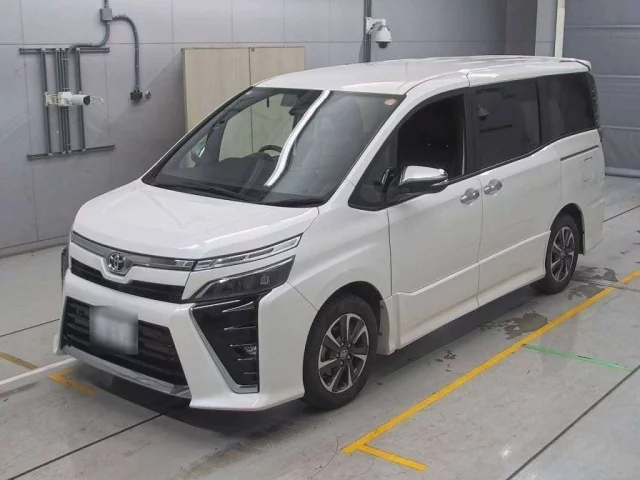 Toyota Voxy Лот № 30700 2020