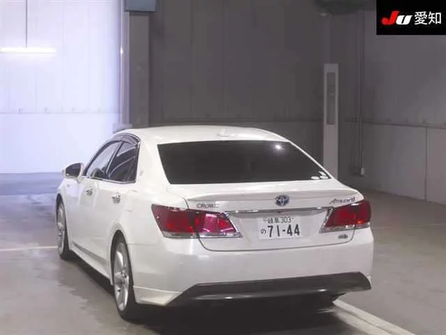 Toyota Crown Лот № 30694 2013