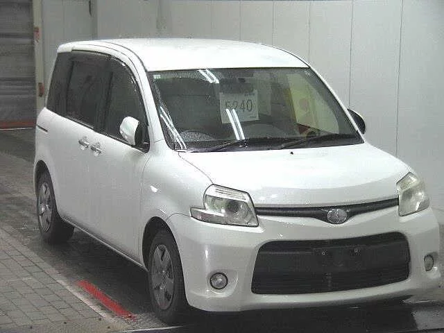 Toyota Sienta Лот № 2014