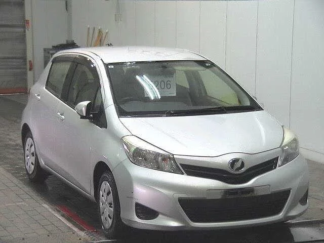 Toyota Vitz Лот № 2013