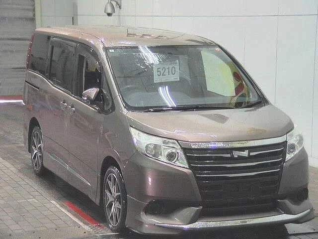 Toyota Noah Лот № 2014