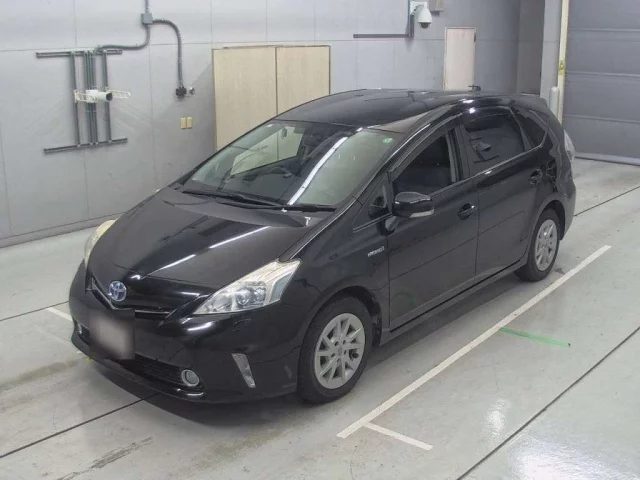 Toyota Prius Alpha Лот № 30585 2013