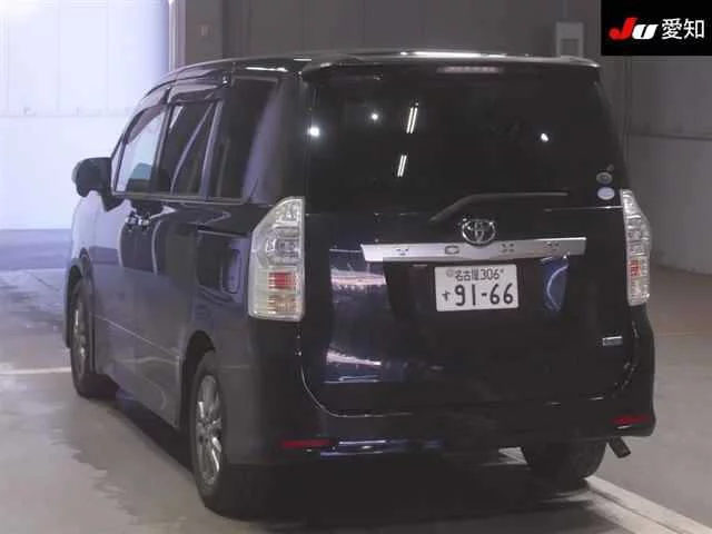 Toyota Voxy Лот № 30553 2011