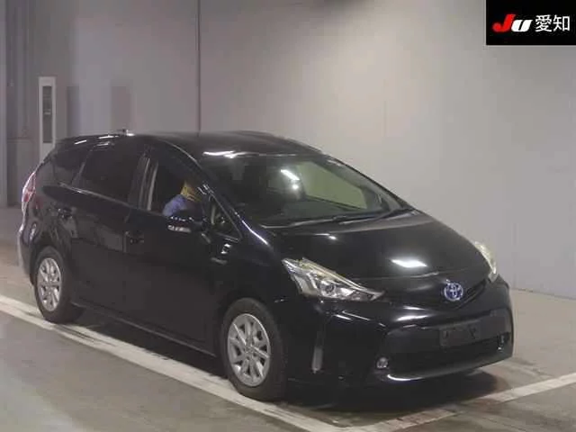 Toyota Prius Alpha Лот № 30540 2014