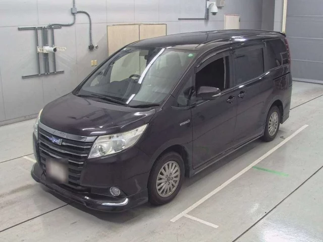 Toyota Noah Лот № 30425 2014