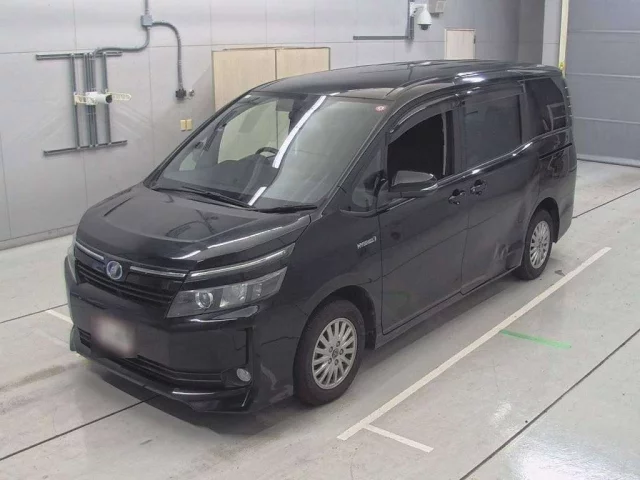 Toyota Voxy Лот № 30420 2014