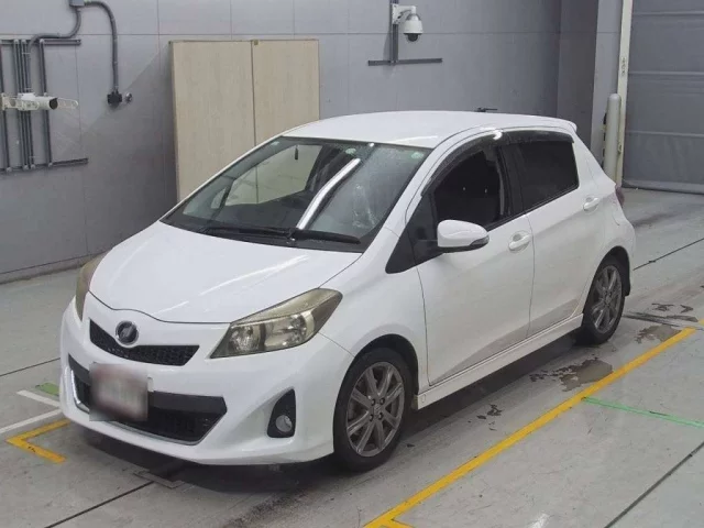 Toyota Vitz Лот № 30389 2011