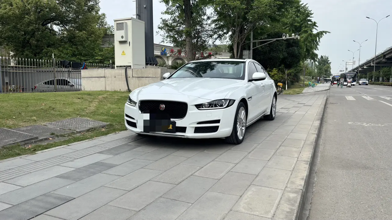 Jaguar XE I