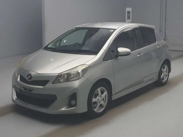 Toyota Vitz II (XP90)