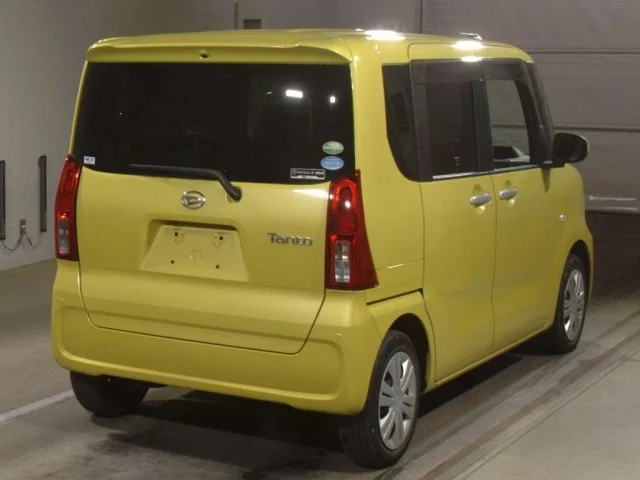 Daihatsu Tanto IV