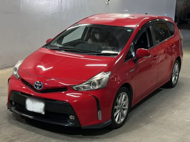 Toyota Prius Alpha Лот № 658 2015
