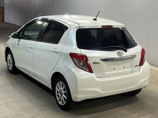 Toyota Vitz II (XP90)