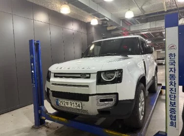 Land Rover Defender 2021