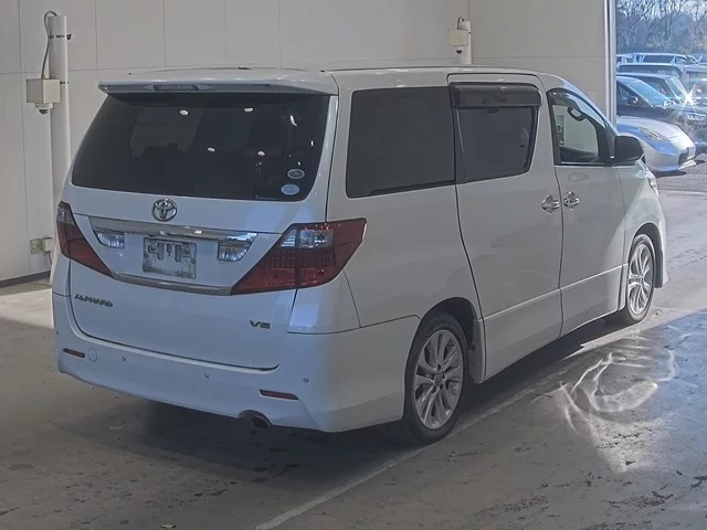 Toyota Alphard Лот № 2010