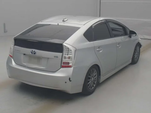 Toyota Prius III Рестайлинг (XW30)