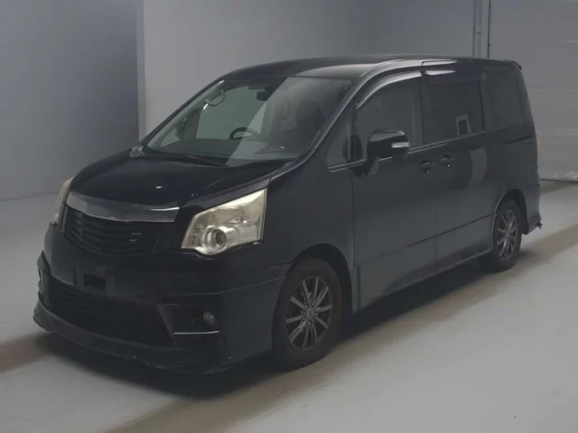 Toyota Noah Лот № 24043 2011