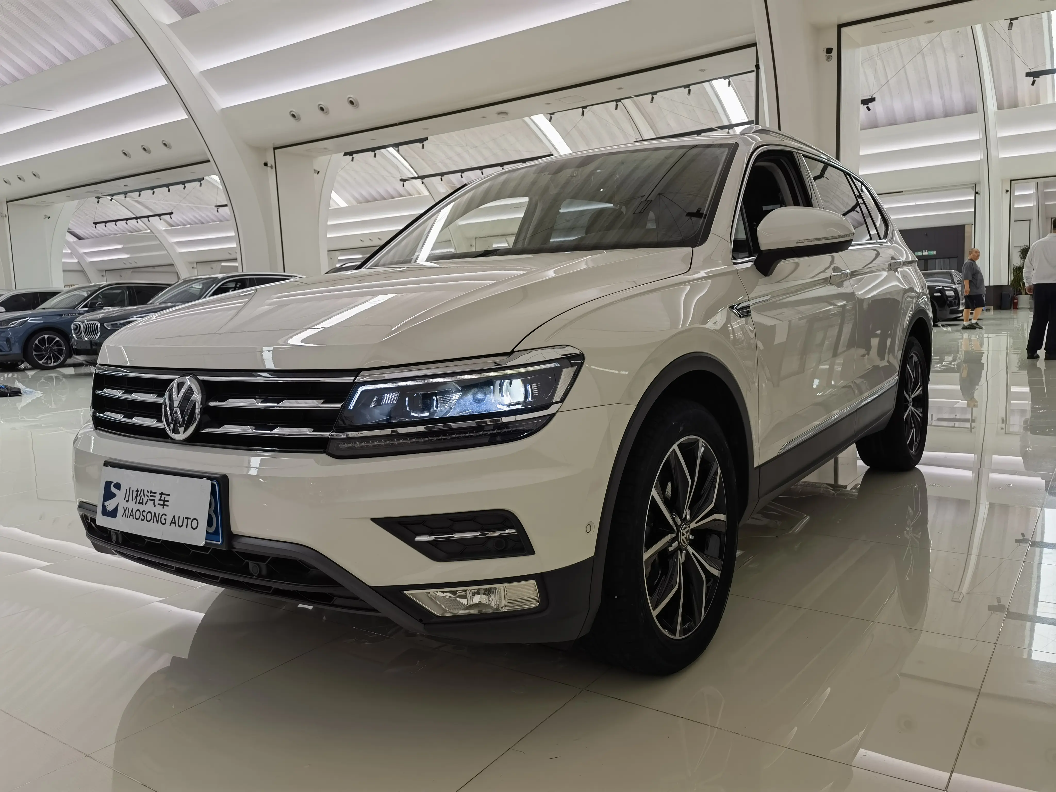 Volkswagen Tiguan L №20166449 2019
