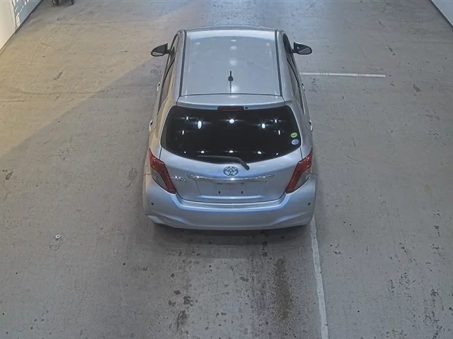 Toyota Vitz Лот № 2013