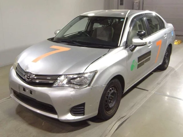 Toyota Corolla Axio Лот № 2015