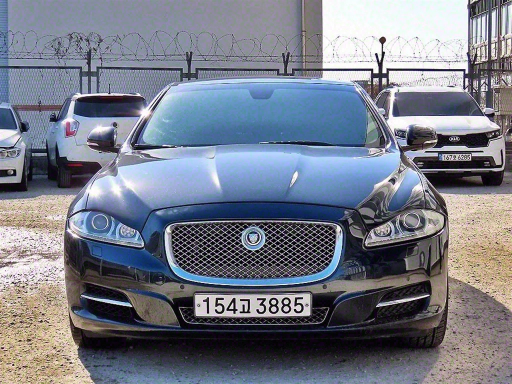 Jaguar XJ IV (X351)