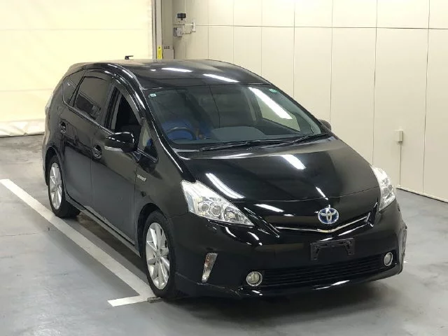 Toyota Prius Alpha Лот № 2013