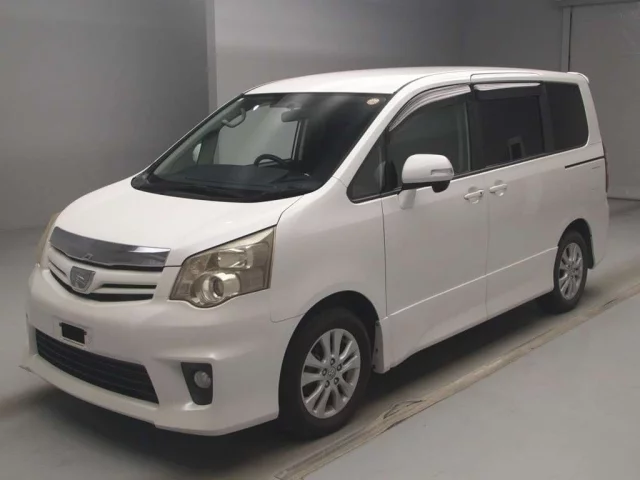 Toyota Noah Лот № 80622 2011