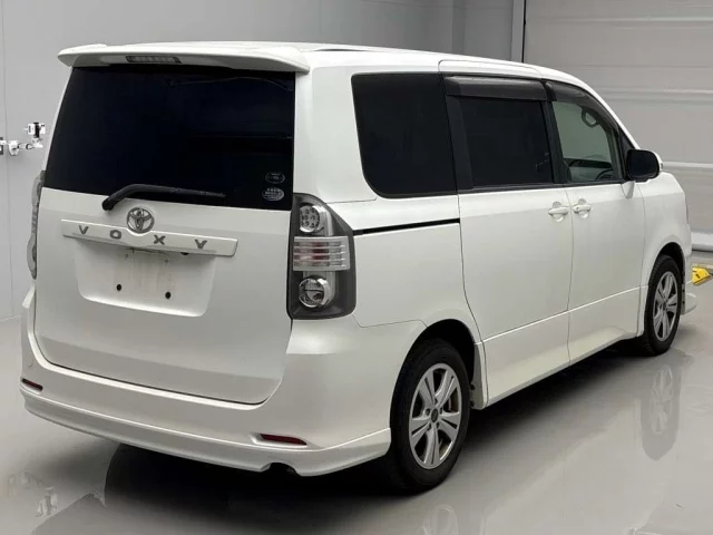 Toyota Voxy Лот № 40019 2008