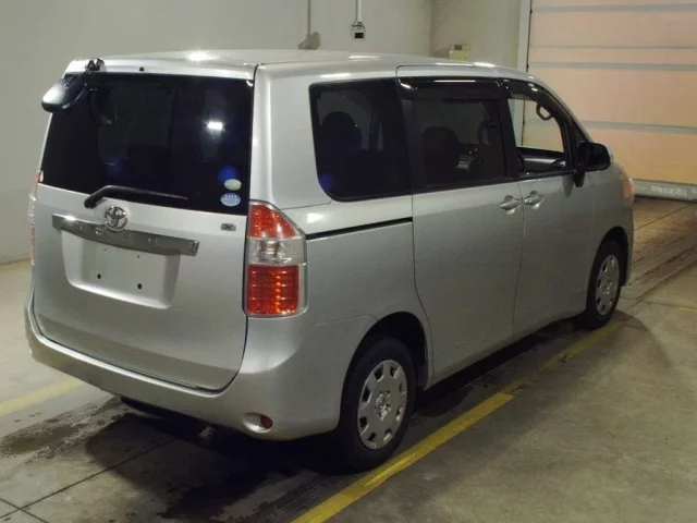 Toyota Noah Лот № 2008