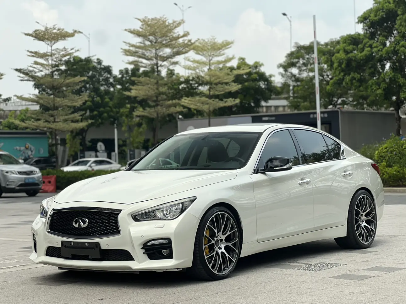 Infiniti Q
