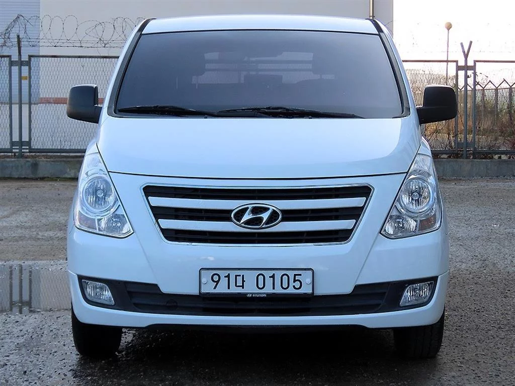 Hyundai Starex 3-Seater Van Modern 2017