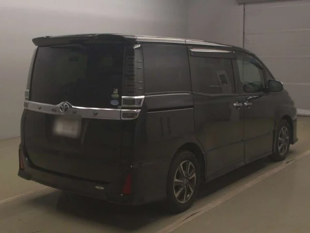 Toyota Voxy Лот № 82007 2020