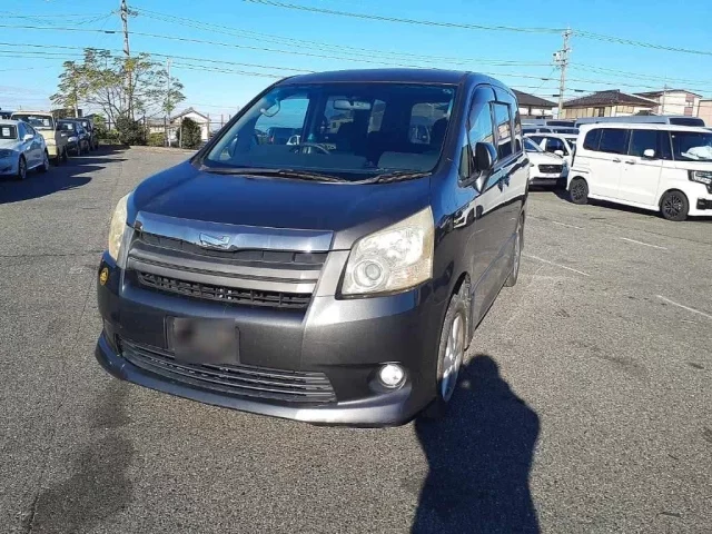 Toyota Noah Лот № 75073 2008