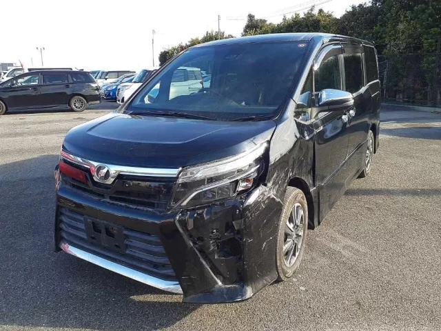 Toyota Voxy Лот № 75002 2018